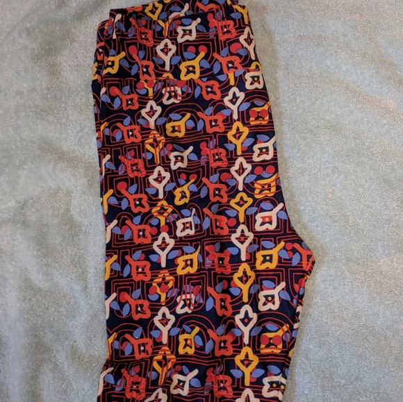 NWT LULAROE LEAVES TALL & CURVY LEGGINGS. - Picture 2 of 6